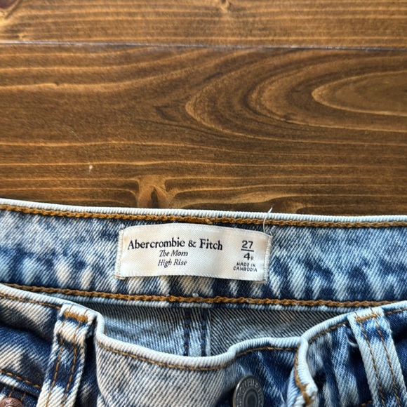 NWOT Abercrombie & Fitch High Rise Mom Jeans - Picture 9 of 10
